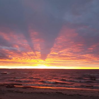 Un des magnifiques couchers de soleil, tous plus uniques les uns que les autres que nous avons au Lac Saint-Jean.

J'ai pris cette photo au mois de septembre vers la fin de l'été.