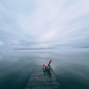 Le mois d’avril offre parfois des décors formidables. En cette fin d’après-midi, au retour du travail, la nature offre une scène tiré d’un film. Le lac est majestueux avec ce brouillard et l ...